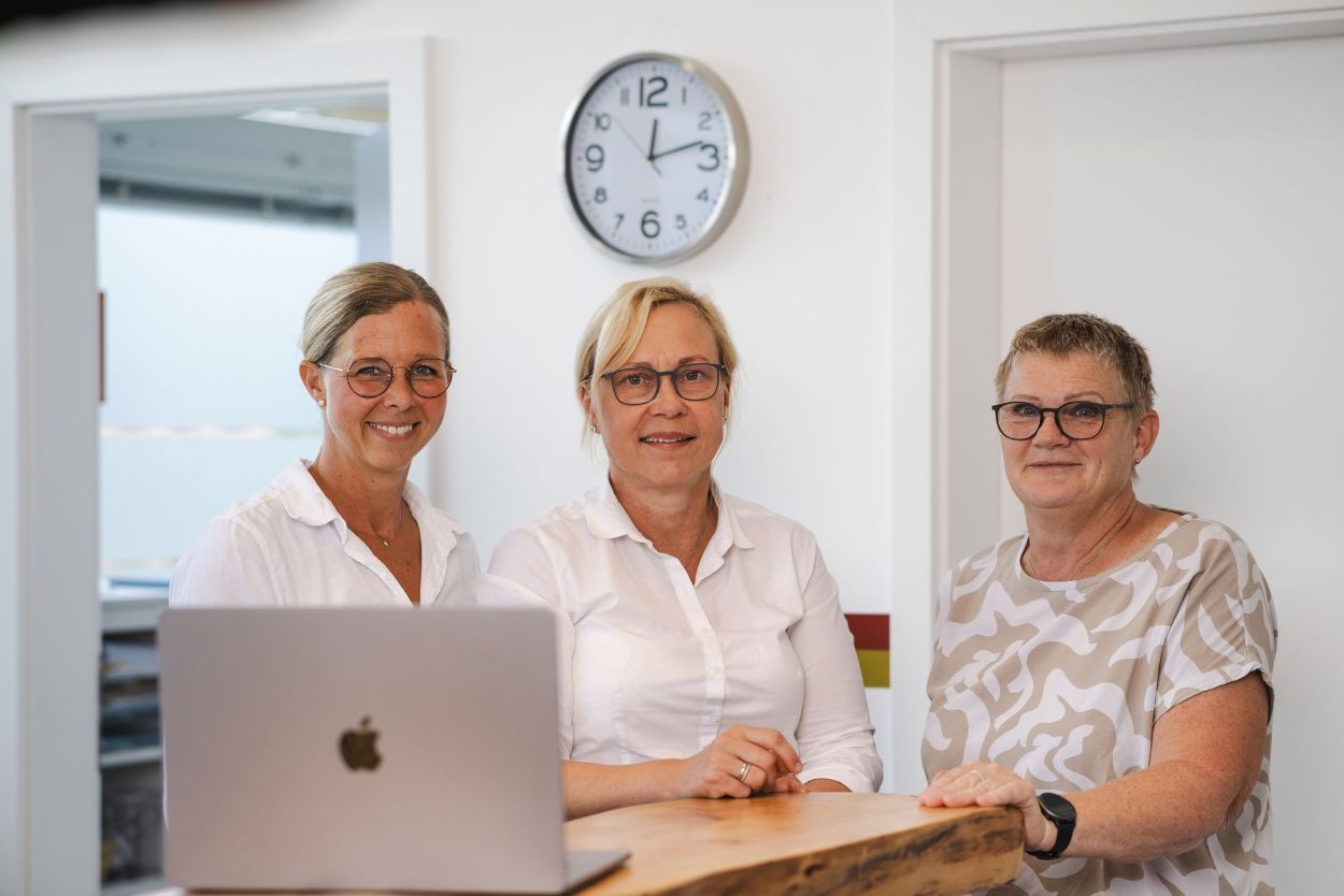 Das Praxisteam von Dr. med. Kerstin Andreas am Empfang