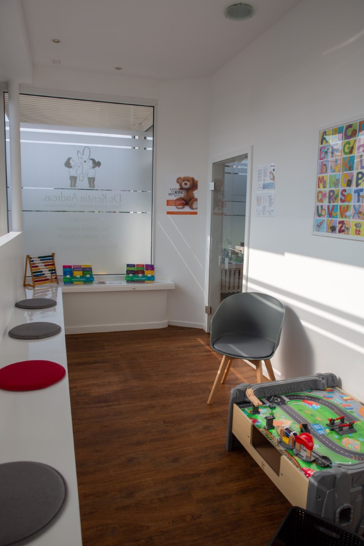 Wartezimmer mit Spielzeug